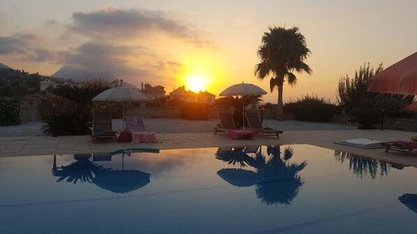 Wonderful sunset at Villa Vounous.