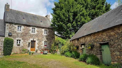 Book now!Perfect for walking cycling.Sleeps 4, near Huelgoat,Brittany.