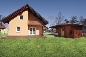 Ferianhaus Johanna mit Blick in den Garten