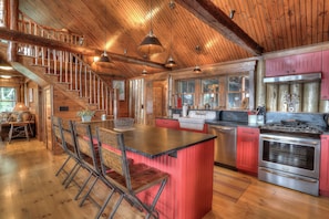 Large Fully Applianced Kitchen with Island