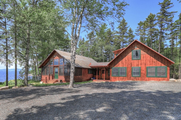 Breakwater Lodge Exterior
