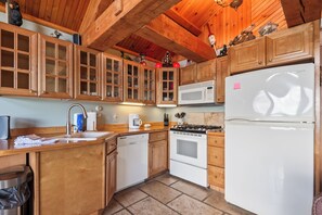 Fully equipped kitchen