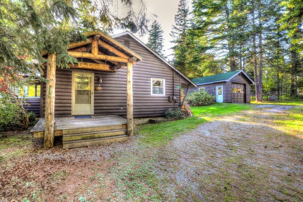 Welcome to Rangeley Manor 107 - Camp Gottagetaway!