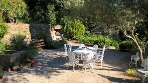 Spacious dining terrace and BBQ 