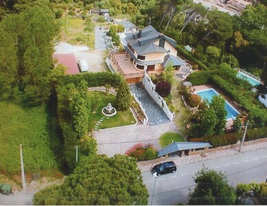 Villa Anna, casa de  cerca de Barcelona, WiFi gratis, piscina, parking, BBQ, AC