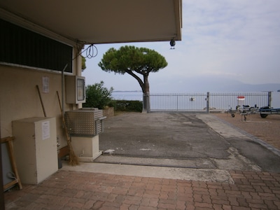 2 Zi. Apartment, ground floor with terrace directly on the lake