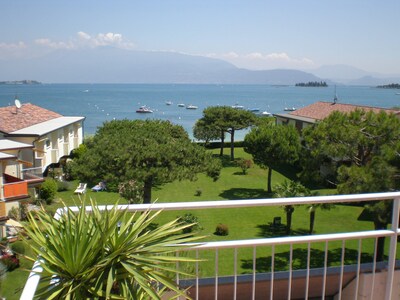 2 Zi. Apartment, ground floor with terrace directly on the lake