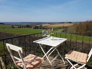 Sitzplatz mit Blick ins Siegtal...