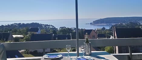 Vue de la terrasse sur la baie de Morgat !