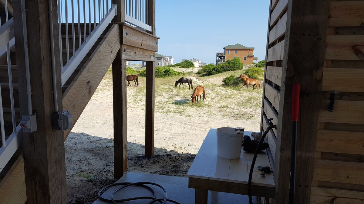 North Shore, Newer Spacious Luxurious 4×4, Elevator, Pool/Hot Tub