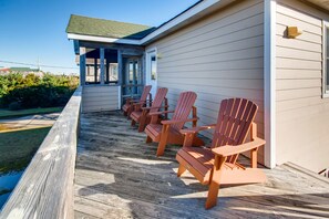 Surf-or-Sound-Realty-The-Beach-House-in-Waves-875-Deck