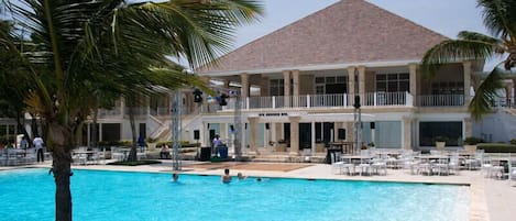 House Club - La Cana 300mts distance