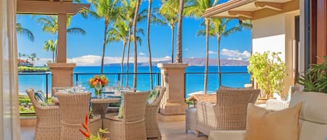 Set Directly Above Wailea Beach with Panoramic Ocean Views Outdoor Dining Grill