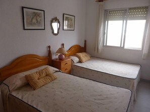 chambre avec 2 lits de 110