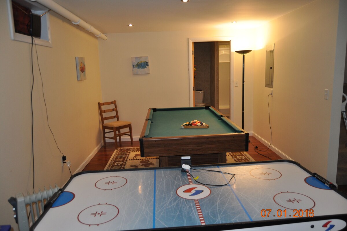 Luxury Wood Resort with lake access, close to town, family-friendly,sleeps 8-12