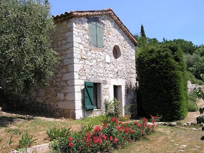 Provencal shed with private pool for couples 