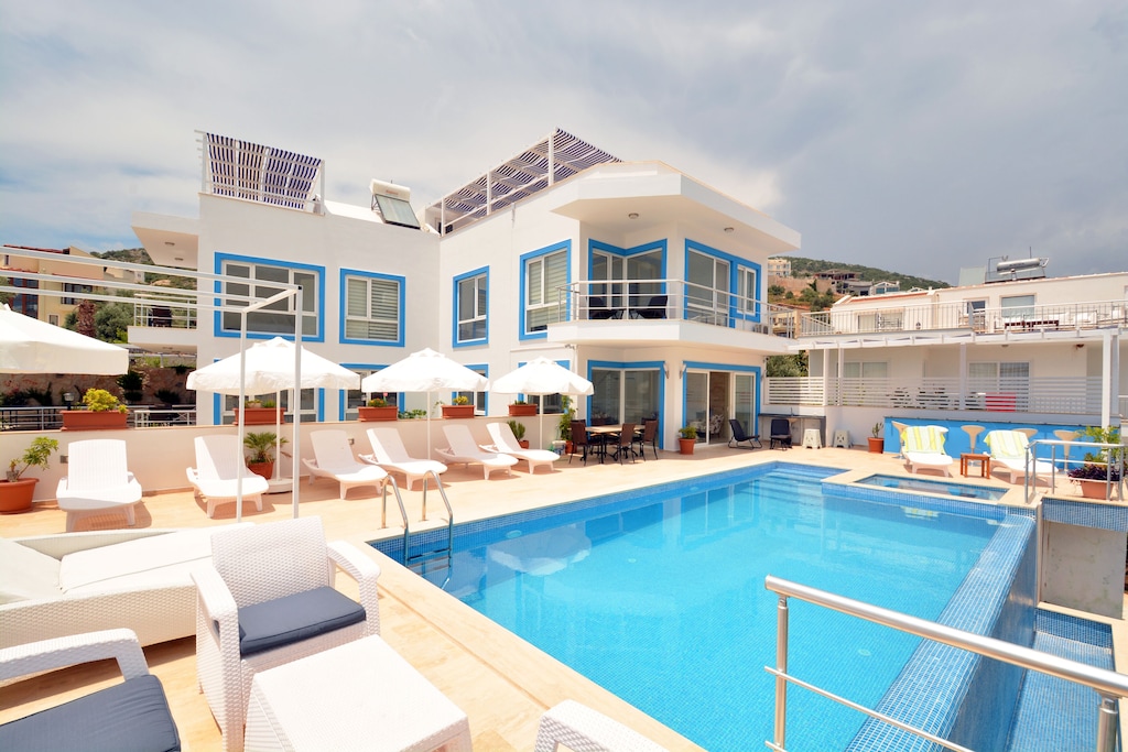 Luxury 6 en-suite bedroom Villa, Pool bar, Games Room, Large private pool