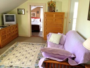 Living room, looking toward bedroom and kitchen; double bed fouton couch on rt