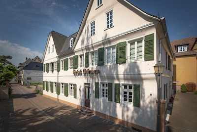 Ferien im Rheingau Denkmal in Strandnähe - Hotel Schwan