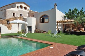 Masia Lagostea is a true dream of a holiday home