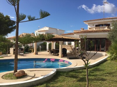 Spacious villa m. Pool, -very close to the beach, family-friendly, wireless