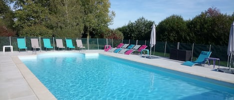 Gîte la Champeigne - La Piscine et la terrasse