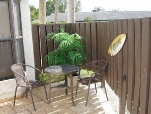 Seating area in entryway