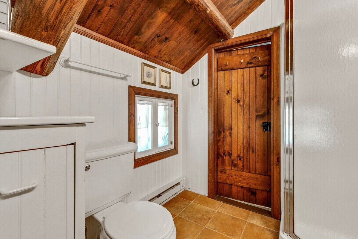 Lakefront Escape with Gorgeous Views a Short Trip from New York City!