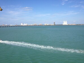 Boat ride around the island 