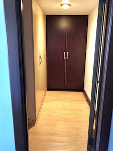 LUX APT next to CONVENTION CENTER/BEACH w/PARKING!