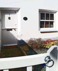 Terraced Fisherman's Cottage in the heart of Penzance