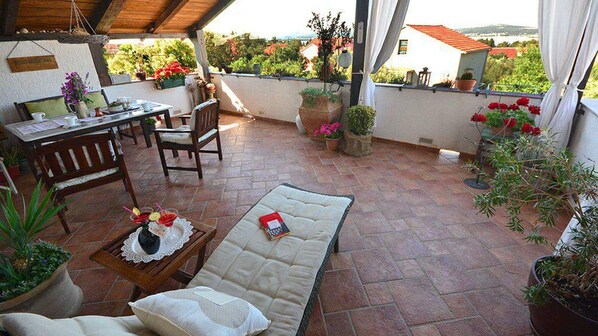 Big balcony (30m2)with see view