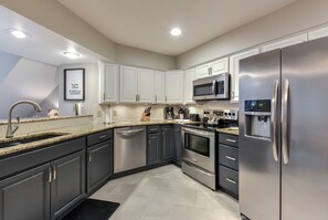 Beautiful Fully Stocked Kitchen