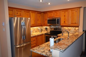 This kitchen has everything you need for a perfect dinner and more!