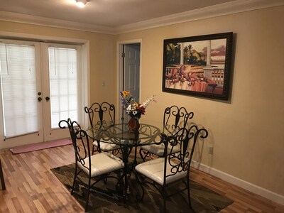 Beautiful Safety Harbor House - WiFi - sleeps 9+
Near Clearwater & many beaches 