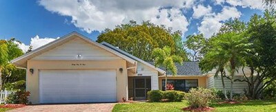 Beautiful Safety Harbor House - WiFi - sleeps 9+
Near Clearwater & many beaches 