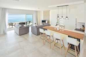 Kitchen, living room, terrace, panoramic view, cooling, underfloor heating