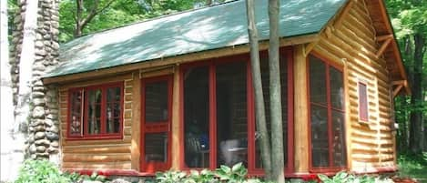 "Shorecabin" is a delightful upnorth cottage for a postcard perfect vacation !