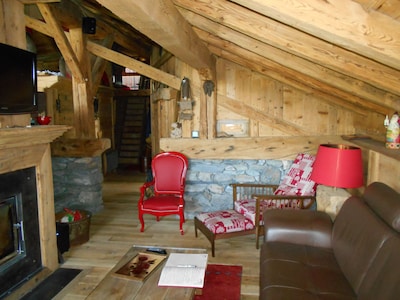 Mountain Dream, warm cocoon of old wood welcoming and cozy.