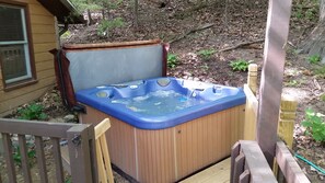 Spend a relaxing evening in the hot tub! Open year round!