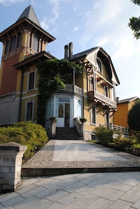 Beautiful Liberty Villa with pool by the Lake Maggiore