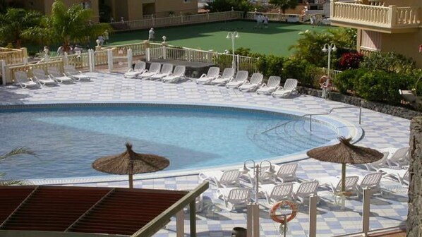 Swimming pool