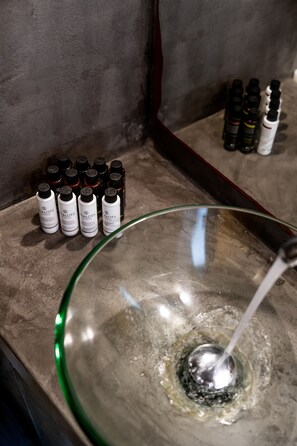 Bathroom amenities