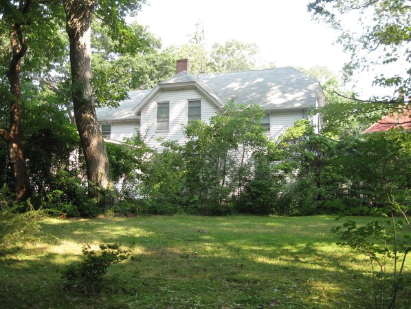 Approaching the house from the street