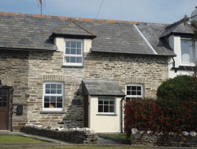 Family Cottage, Pet Friendly, Minutes From Pretty Village and Coastal Path