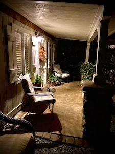 Cozy Canyon Cottage: Come relax, hike, run, or walk 2 town 4 some amazing faire