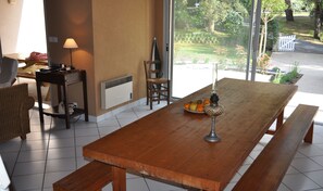 Pièce principale coin salle à manger