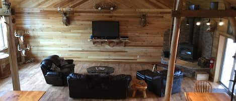 LODGE GREAT FAMILY ROOM