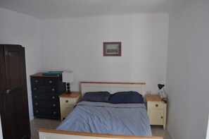 bedroom with double bed