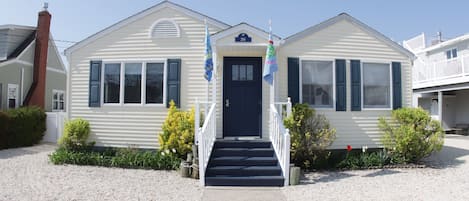 The perfect beach home on the ground. No flight of steps to climb each time.